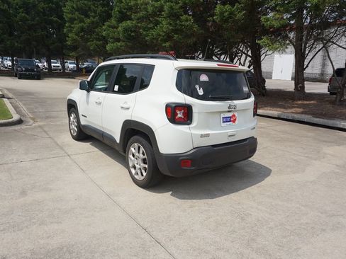 Used 2021 Jeep Renegade Latitude FWD image 19