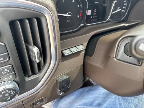 Used 2023 GMC Sierra 2500 Denali w/ Denali Black Diamond Edition AWD/4WD image 32