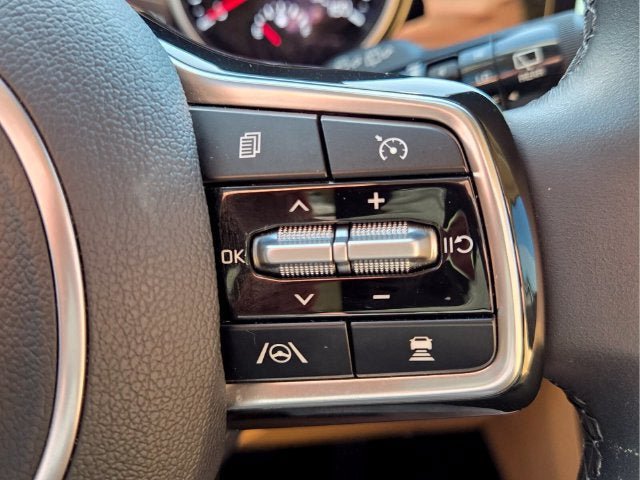 Used 2024 Kia Carnival EX FWD image 36