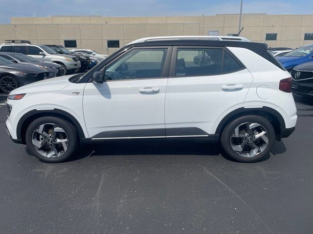 Used 2025 Hyundai Venue Limited FWD image 3
