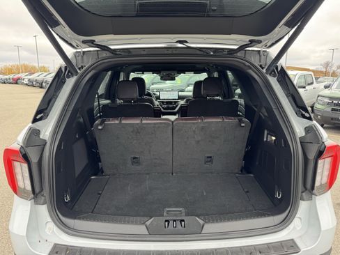 Certified 2025 Ford Explorer Platinum w/ LUX Leather Package image 22