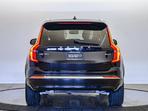 Certified 2025 Volvo XC90 B6 Plus image 3