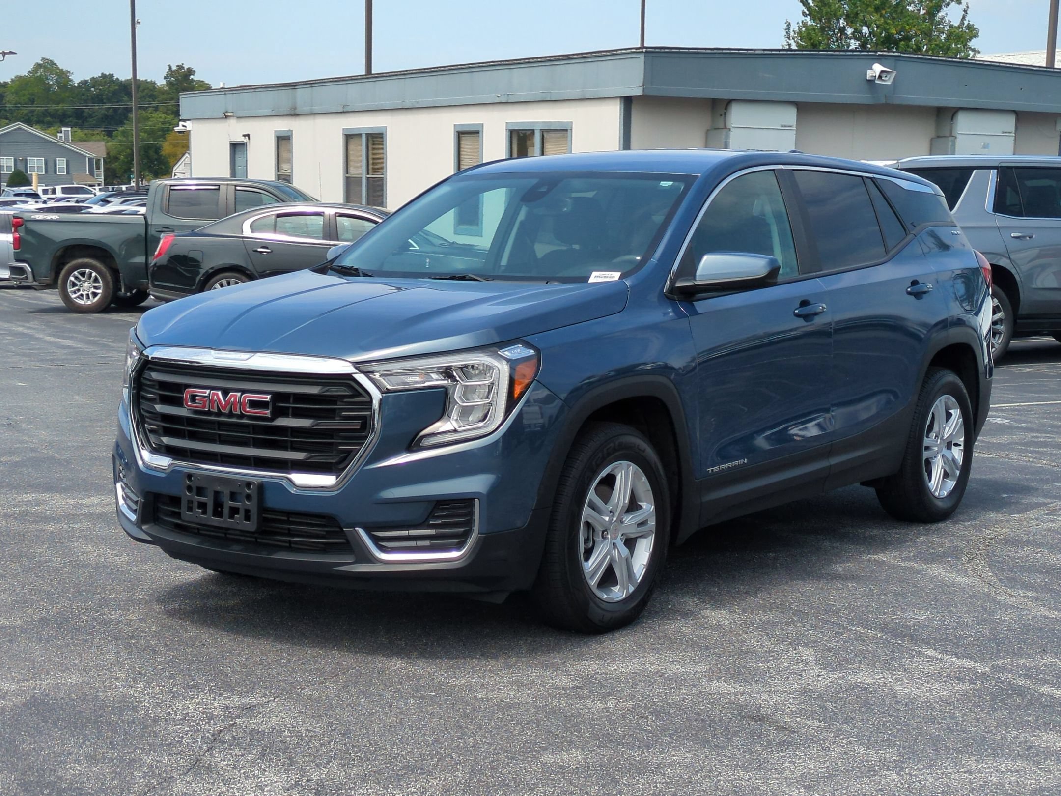 Used 2024 GMC Terrain SLE AWD/4WD image 5
