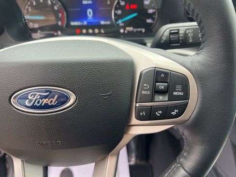 Used 2024 Ford Explorer XLT AWD/4WD image 28