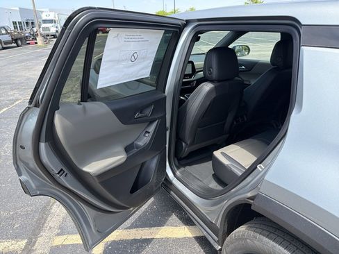 New 2026 Chevrolet Equinox LT w/ Convenience Package II FWD image 22