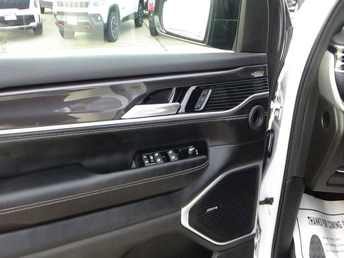 Certified 2024 Jeep Wagoneer L 4WD w/ Convenience Group I image 16