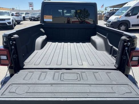 Used 2024 Jeep Gladiator Sport AWD/4WD image 28