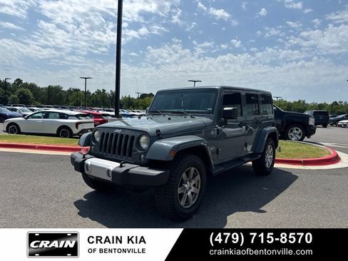 Used 2014 Jeep Wrangler Unlimited Sahara w/ Connectivity Group AWD/4WD image 6