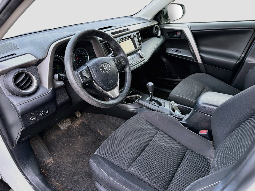 Used 2018 Toyota RAV4 LE AWD/4WD image 9
