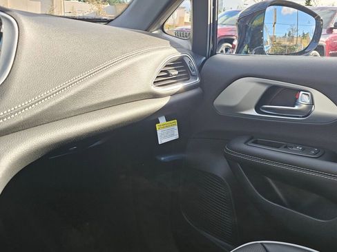 New 2026 Chrysler Pacifica Limited image 23