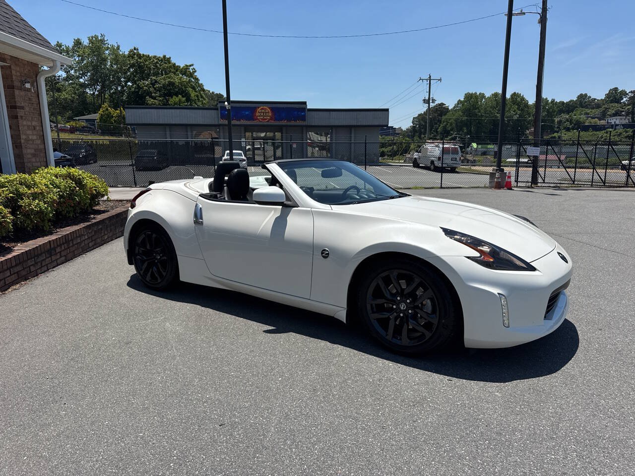 Used 2015 Nissan 370Z Touring RWD image 6