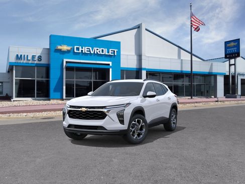 New 2026 Chevrolet Trax LT w/ Driver Confidence Package FWD image 8
