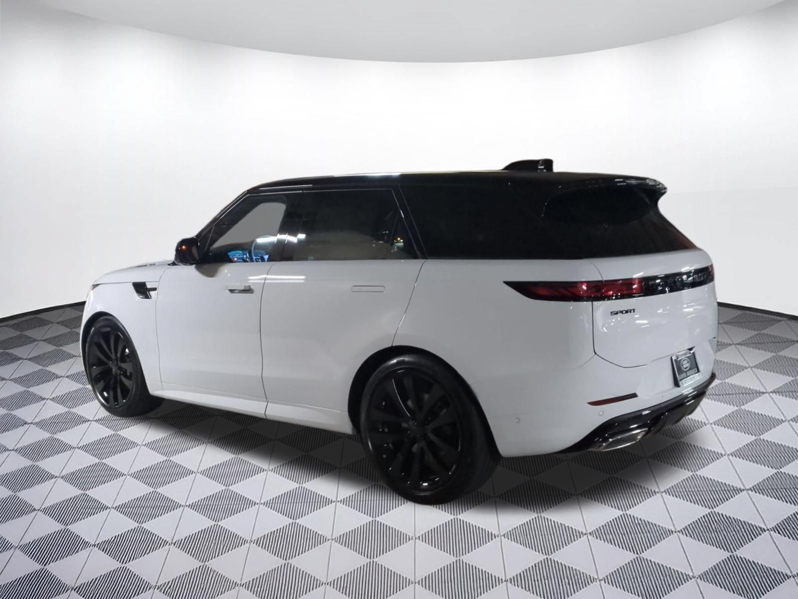 New 2026 Land Rover Range Rover Sport Dynamic SE AWD/4WD image 3