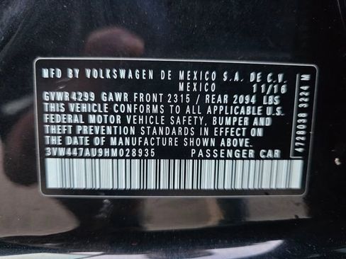 Used 2017 Volkswagen GTI SE FWD image 27