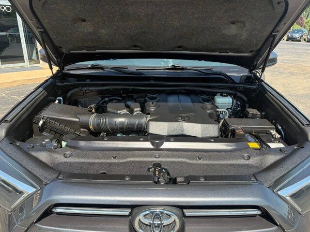 Used 2021 Toyota 4Runner SR5 AWD/4WD image 17