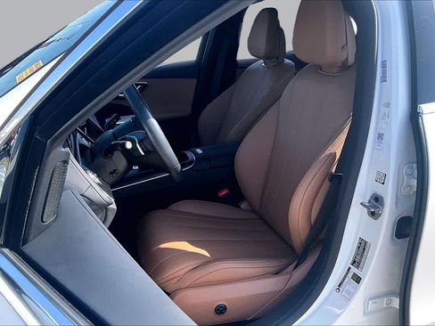Used 2025 Mercedes-Benz E 350 Sedan image 8