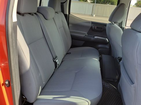 Used 2018 Toyota Tacoma SR5 RWD image 23