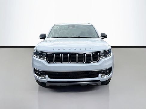 Used 2024 Jeep Wagoneer L Series II w/ Flexible Seating Group AWD/4WD image 2