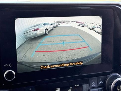 Used 2023 Toyota Highlander XLE image 18