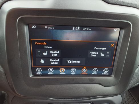 Certified 2019 Jeep Renegade Latitude w/ Cold Weather Group AWD/4WD image 5