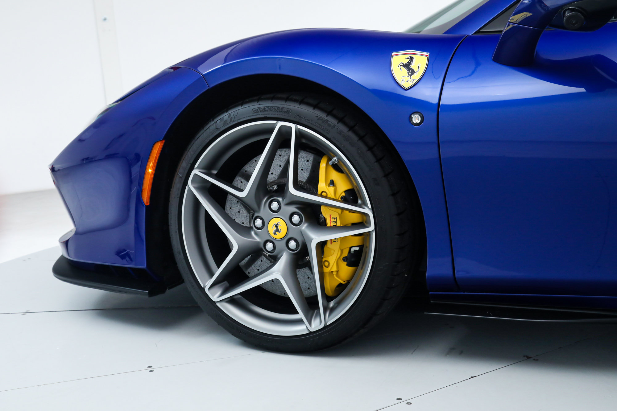 Certified 2022 Ferrari F8 Tributo RWD image 17