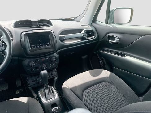 Used 2018 Jeep Renegade Altitude AWD/4WD image 23