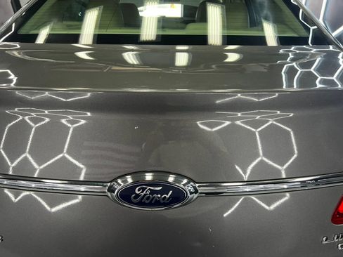 Used 2014 Ford Taurus Limited FWD image 9