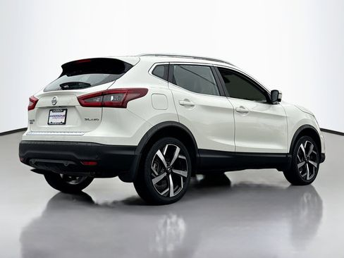 Used 2022 Nissan Rogue Sport SL image 2