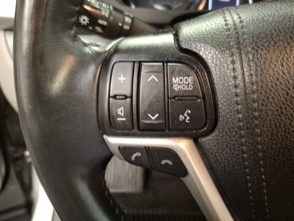Used 2019 Toyota Highlander XLE AWD/4WD image 20