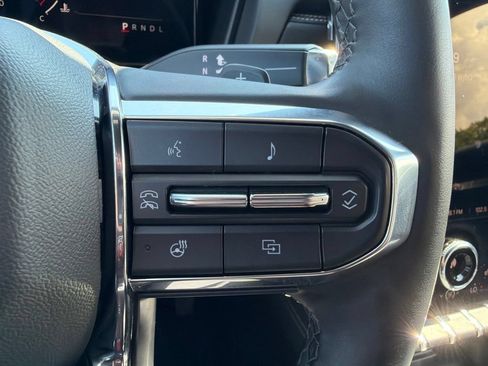 Used 2025 GMC Terrain Elevation w/ Elevation Premium Package AWD/4WD image 15