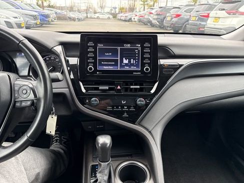 Used 2023 Toyota Camry SE image 19