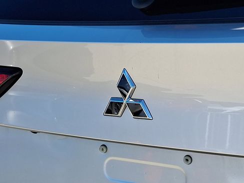 Used 2023 Mitsubishi Outlander SE image 29