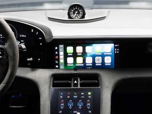 Used 2023 Porsche Taycan GTS image 7