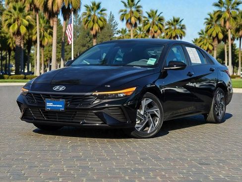 Certified 2025 Hyundai Elantra Sport image 2