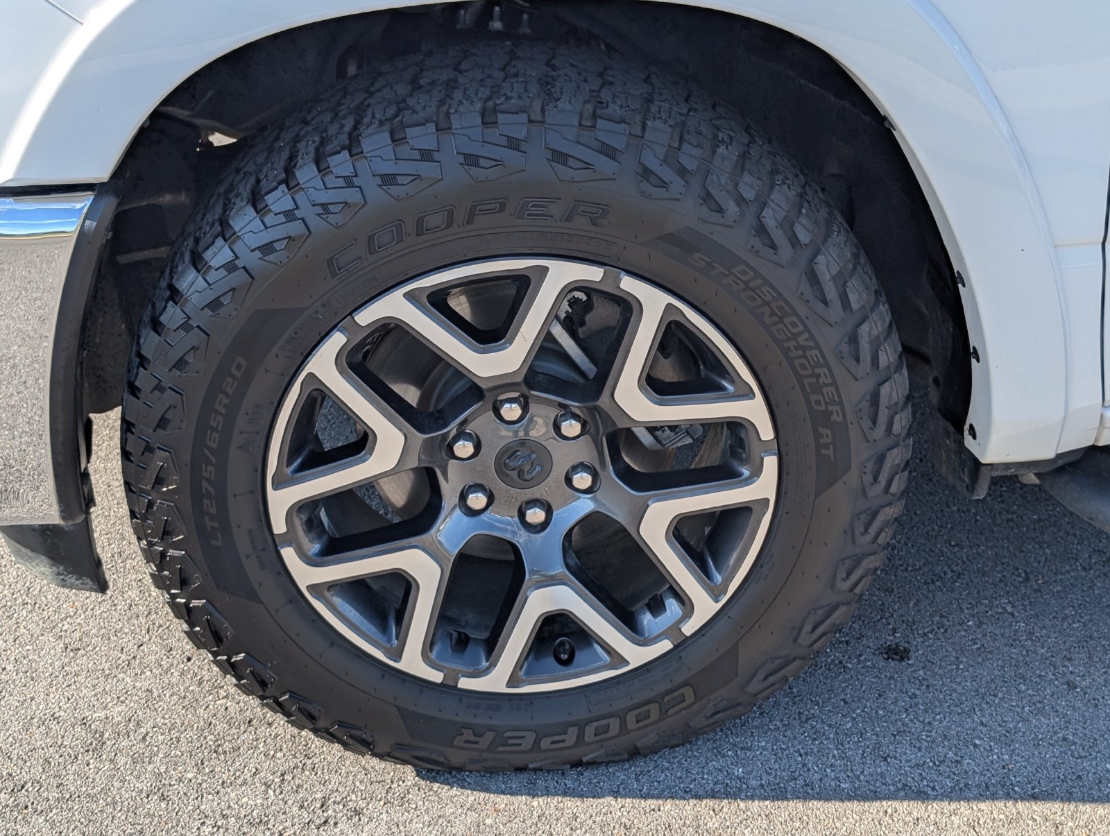 Used 2025 RAM 1500 Laramie AWD/4WD image 28