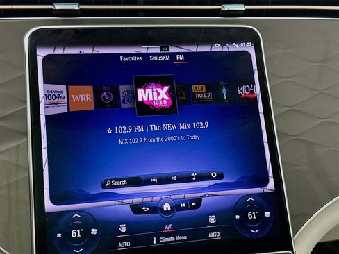 Used 2023 Mercedes-Benz EQS 450+ SUV image 16