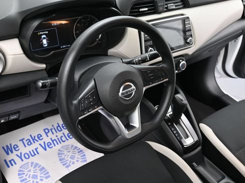 Used 2022 Nissan Versa SV FWD image 13