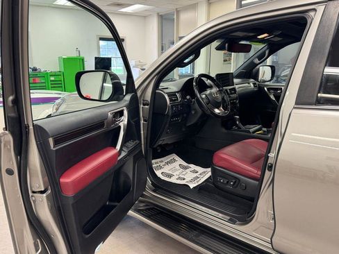 Used 2022 Lexus GX 460 Premium w/ Premium Package image 10
