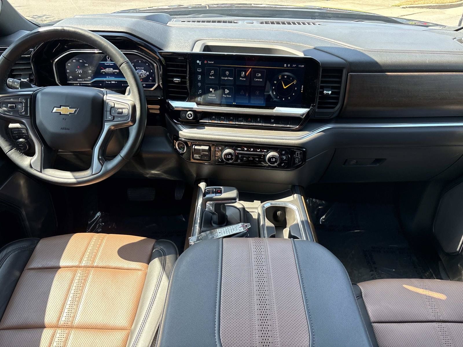 Used 2023 Chevrolet Silverado 1500 High Country w/ High Country Premium Package AWD/4WD image 31
