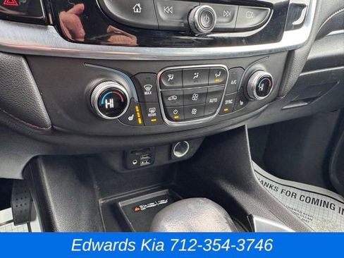 Used 2022 Chevrolet Traverse RS image 30