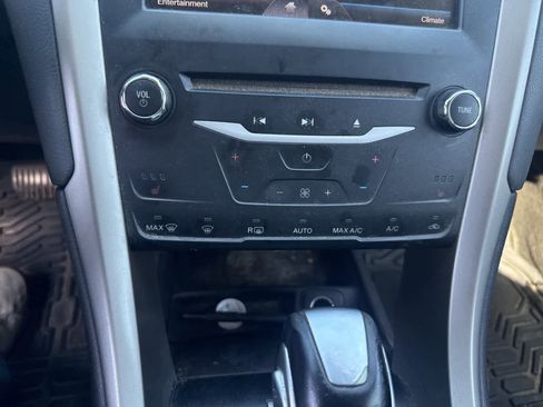 Used 2014 Ford Fusion SE w/ Equipment Group 202A image 22