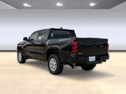 Used 2025 Toyota Tacoma SR5 AWD/4WD image 3