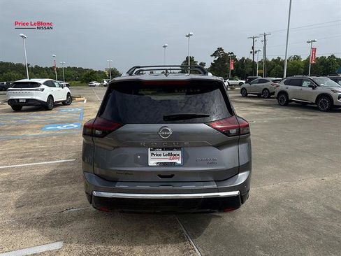 Used 2025 Nissan Rogue Platinum AWD/4WD image 6