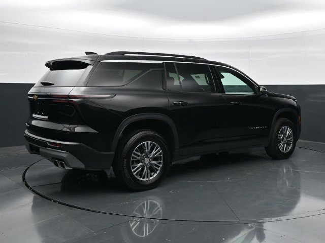 Used 2025 Chevrolet Traverse LT AWD/4WD image 2
