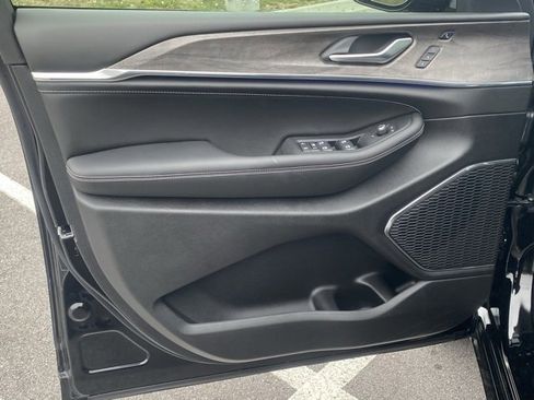 New 2025 Jeep Grand Cherokee L Overland w/ Advanced Protech Group III image 12