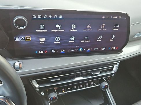 Used 2024 Chevrolet Traverse LT FWD image 15