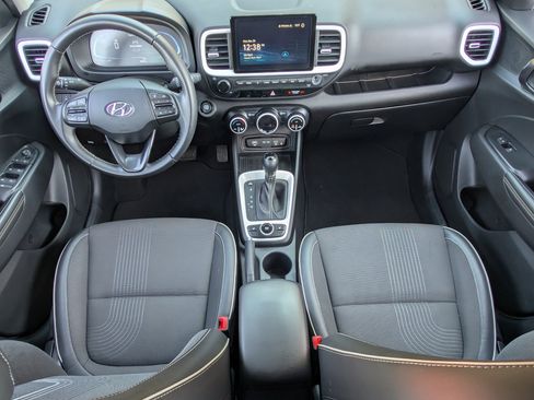 Used 2024 Hyundai Venue Limited image 21