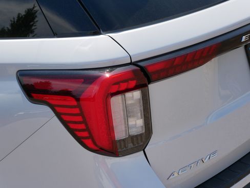 Used 2026 Ford Explorer Active w/ Active Comfort Package AWD/4WD image 17