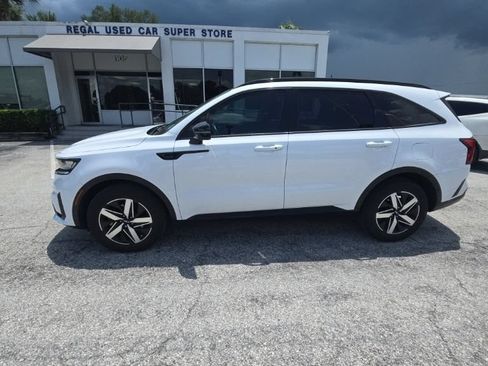 Certified 2023 Kia Sorento S w/ Panoramic Sunroof Package FWD image 4