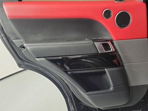 Used 2020 Land Rover Range Rover Sport HST image 12